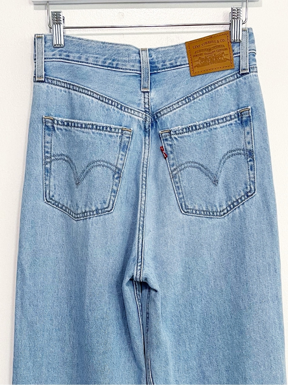 BOGO! Levi's High Loose Premium Denim Jeans in Full Circle Wash Size 26 - Picture 9 of 12